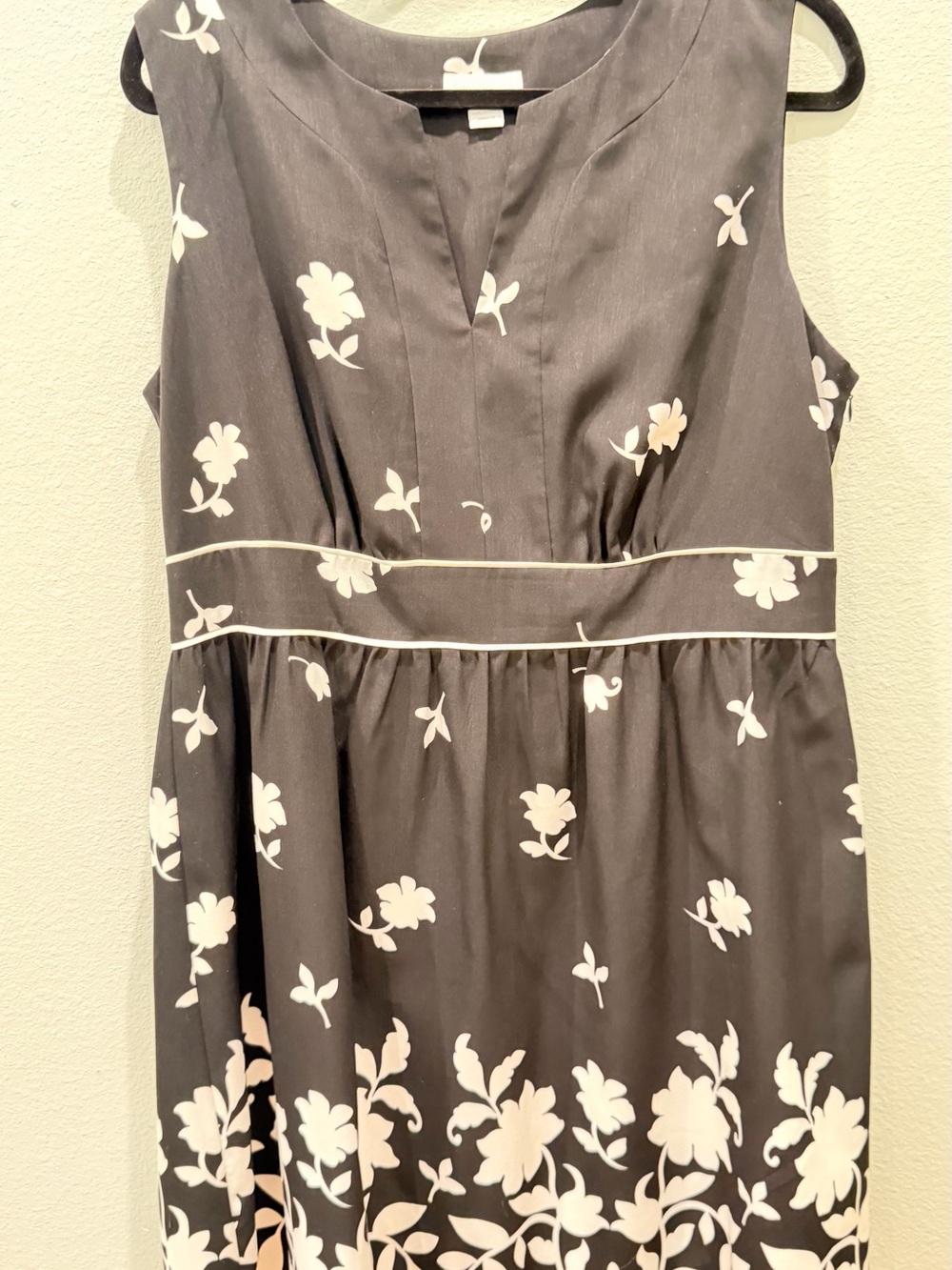 Beautiful Woman Size 16 Floral A-Line Dress with White Floral Pattern